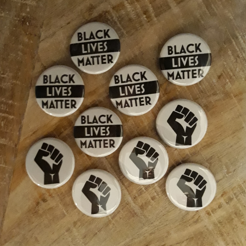 (New) Black Lives Matter Pinback Buttons (10 pcs)